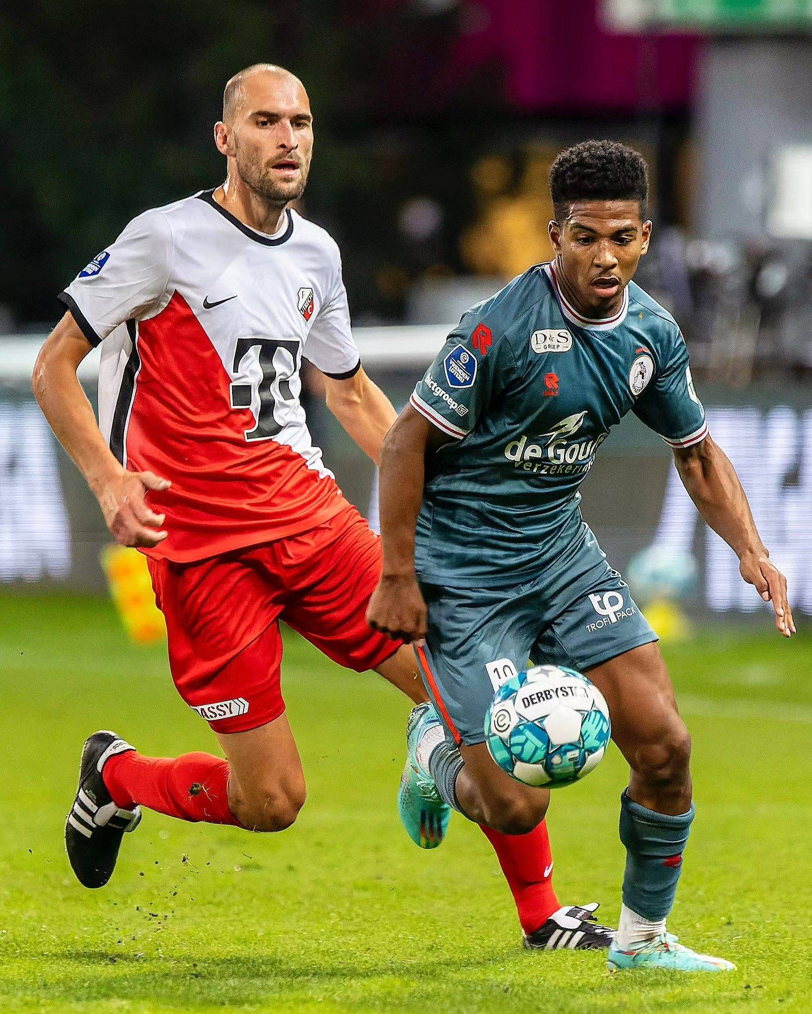 在对手防守 在对手防守